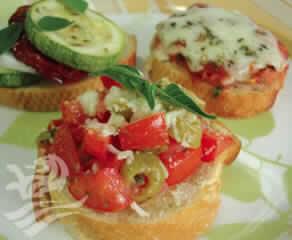 Bruscheta De Tomate E Azeitonas